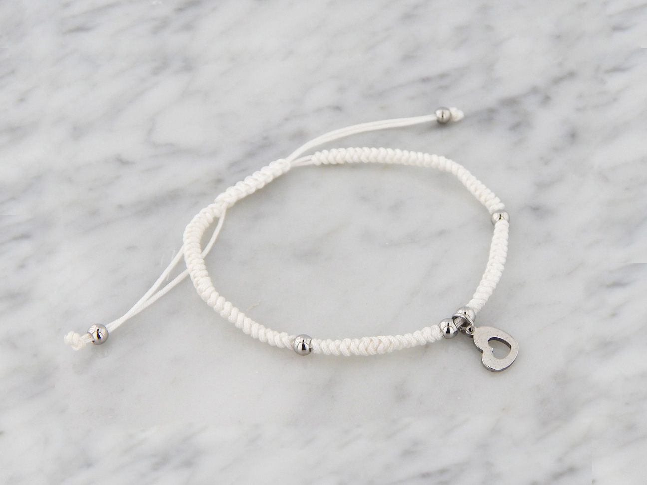 Pulsera Hilo Trenzado Extensible con Dije de Acero Colgante. En Varios Colores y Dije de Corazón o Estrella. - Imagen 19