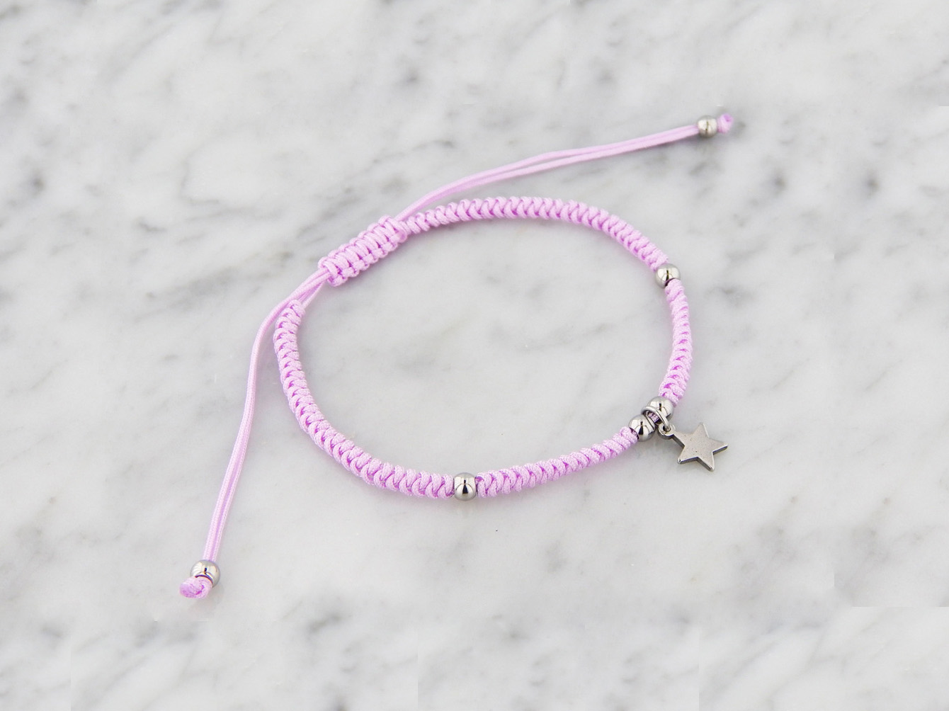 Pulsera Hilo Trenzado Extensible con Dije de Acero Colgante. En Varios Colores y Dije de Corazón o Estrella. - Imagen 14