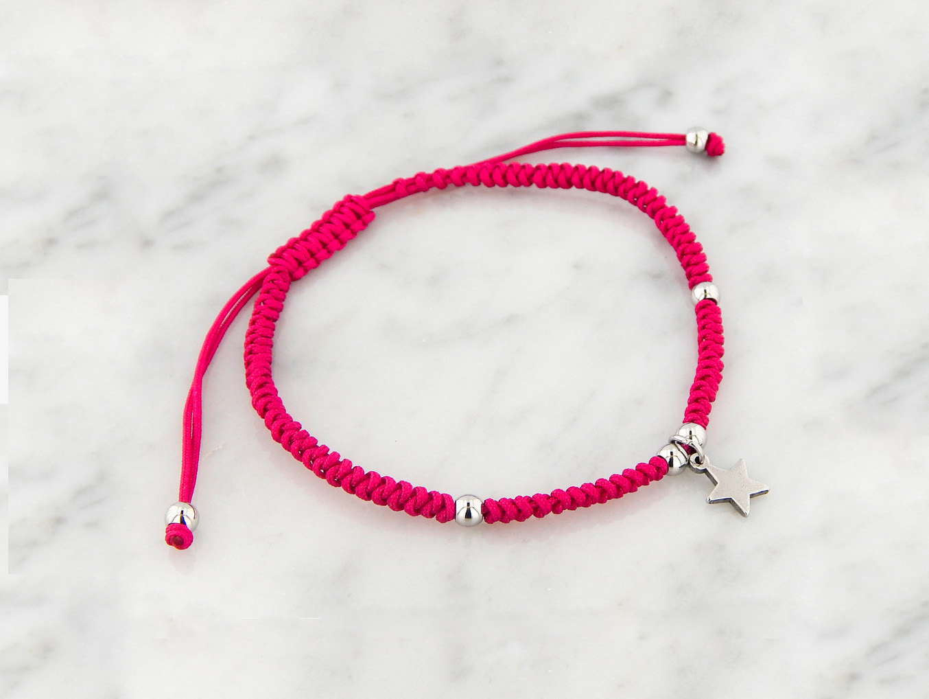 Pulsera Hilo Trenzado Extensible con Dije de Acero Colgante. En Varios Colores y Dije de Corazón o Estrella. - Imagen 12