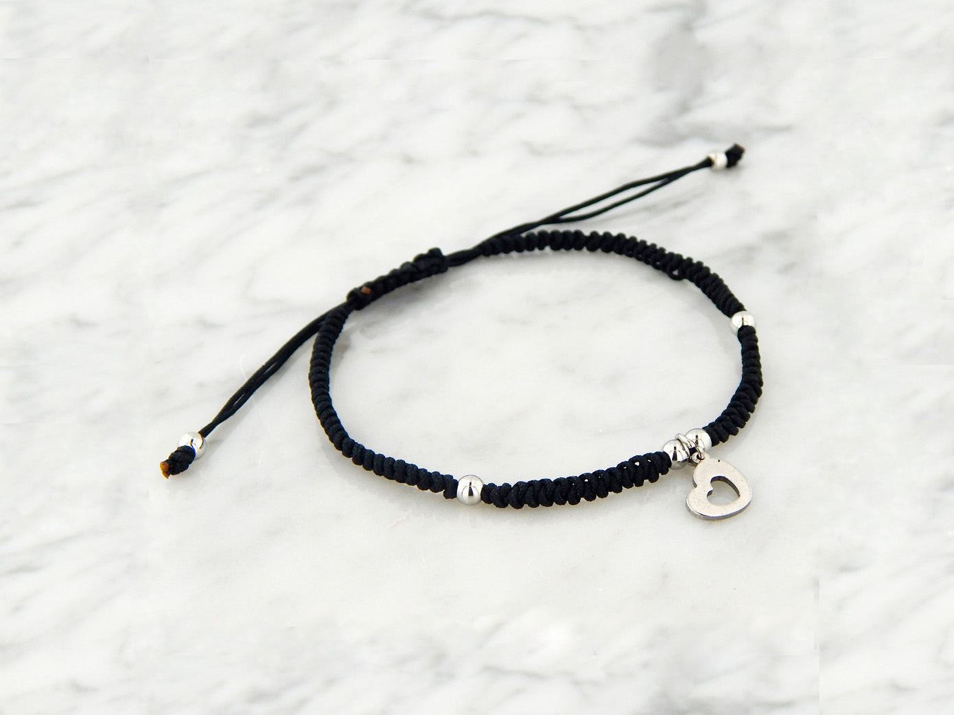 Pulsera Hilo Trenzado Extensible con Dije de Acero Colgante. En Varios Colores y Dije de Corazón o Estrella. - Imagen 10