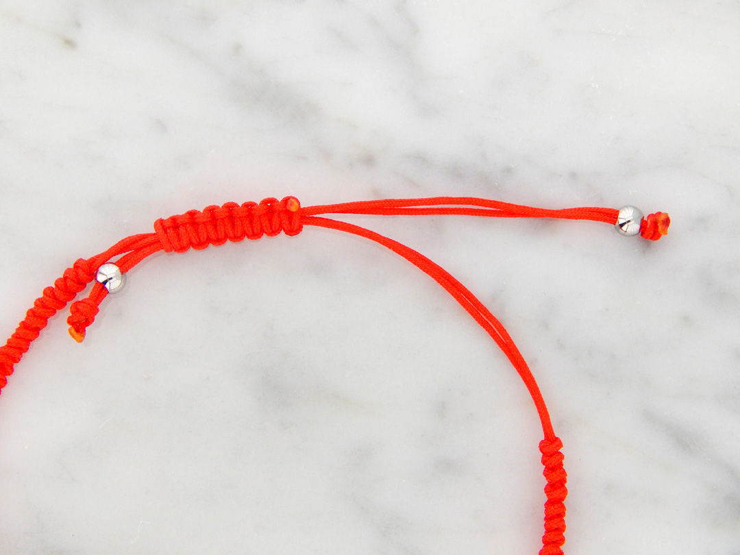 Pulsera Hilo Trenzado Extensible con Dije de Acero Colgante. En Varios Colores y Dije de Corazón o Estrella. - Imagen 9