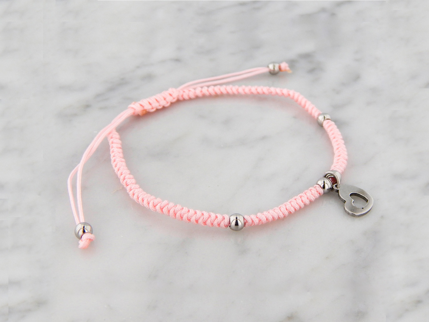 Pulsera Hilo Trenzado Extensible con Dije de Acero Colgante. En Varios Colores y Dije de Corazón o Estrella. - Imagen 3
